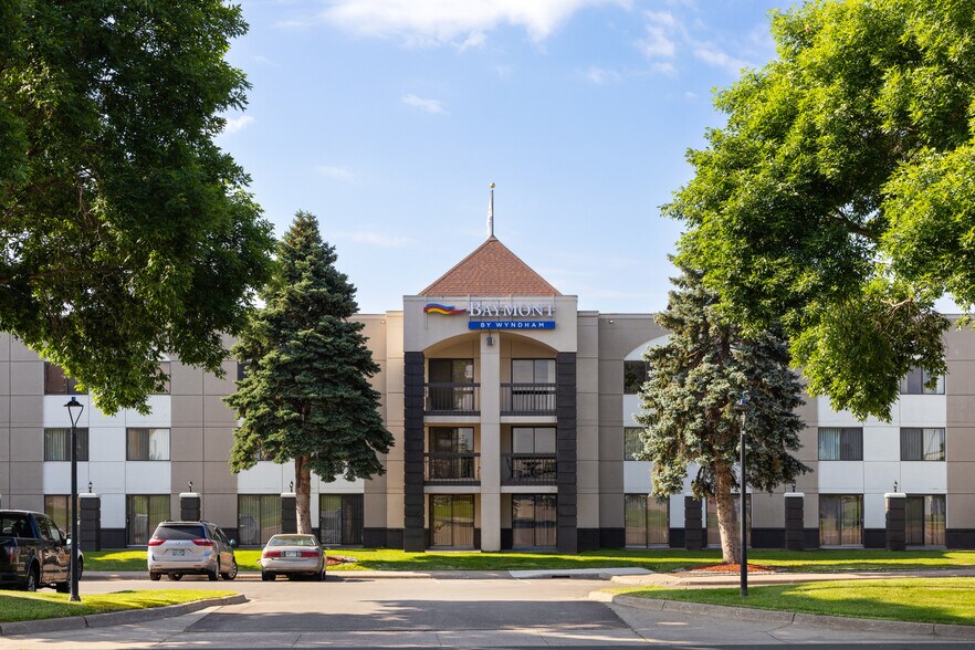Primary Photo Of 1244 Canterbury Rd, Shakopee Hotel For Lease