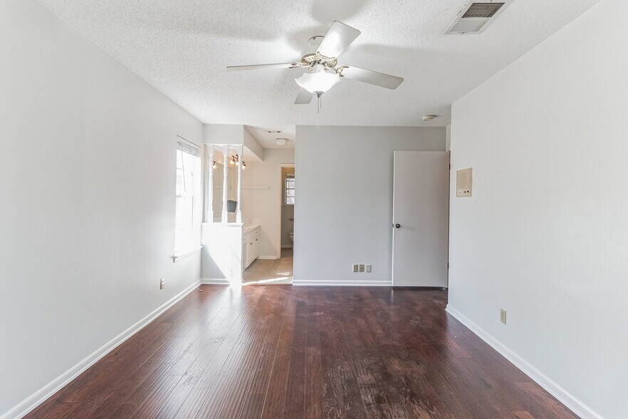 More Photos Of 1704 San Antonio St, Austin Office For Lease