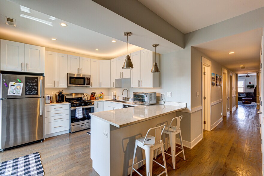 More Photos Of 6710-6712 N Northwest Hwy, Chicago Apartments For Sale