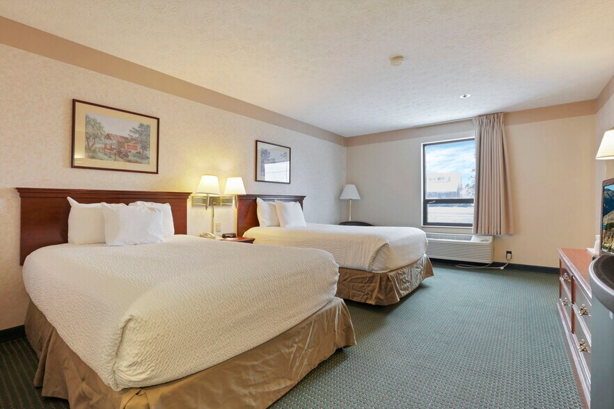 More Photos Of 509 S Wooster Ave, Strasburg Hotel For Sale