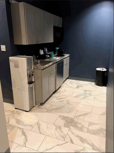 More Photos Of 7226 Lee Deforest Dr, Columbia Medical For Sale