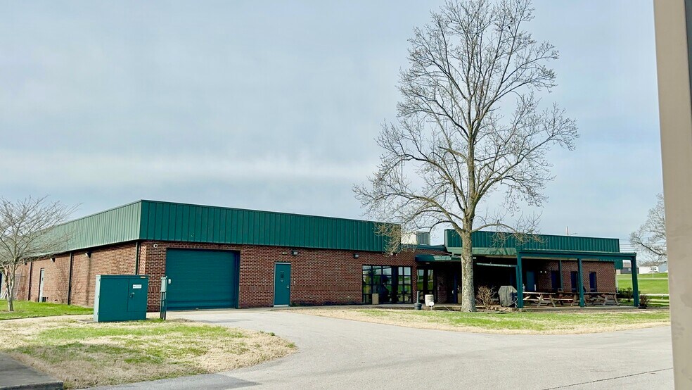 More Photos Of 1014 S Main St, Nicholasville Office For Sale