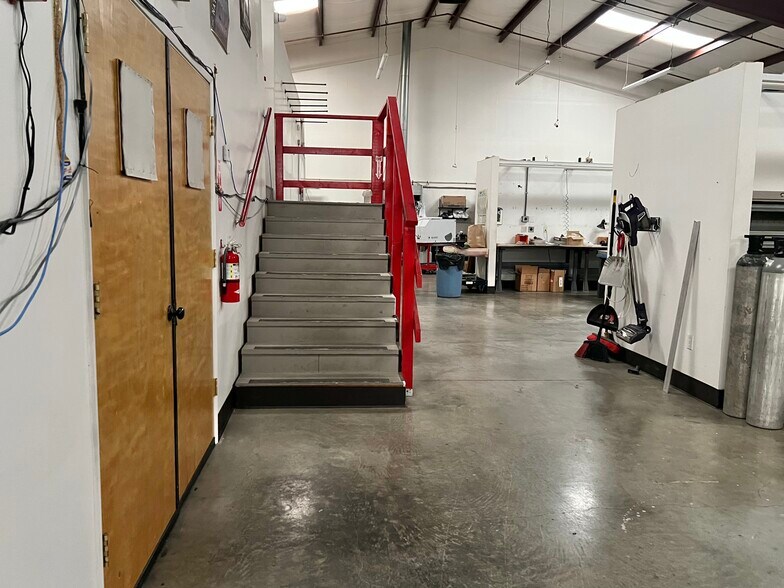 More Photos Of 2482 Progress Dr, Redding Manufacturing For Sale