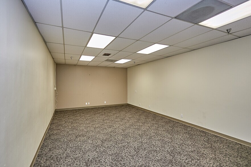 More Photos Of 5300 Harbor St, Commerce Warehouse For Lease