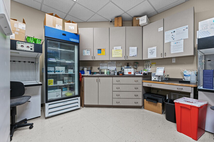 More Photos Of 1115 Kinwest Pky, Irving Medical For Lease