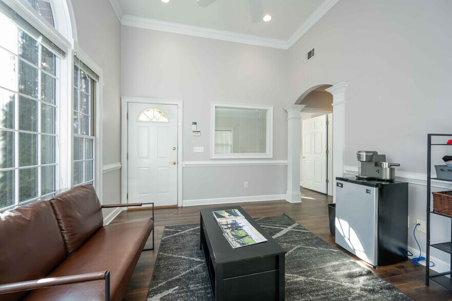 More Photos Of 500 Sun Valley Dr, Roswell Medical For Lease