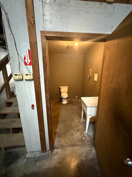 More Photos Of 3861 US-54, Linn Creek Industrial For Lease