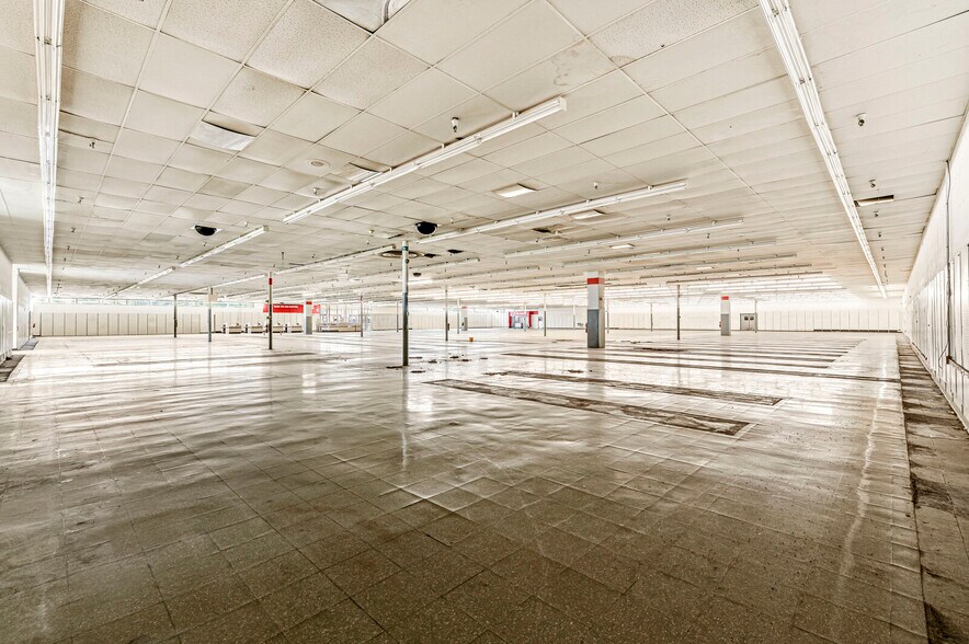 More Photos Of 1519 IN-37, Elwood Storefront Retail Office For Lease