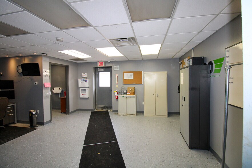 More Photos Of 5640 44th Ave S, Clinton Industrial For Sale