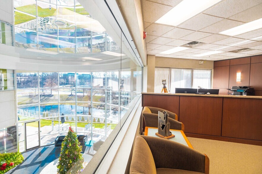 More Photos Of 25925 Telegraph Rd, Southfield Office For Lease