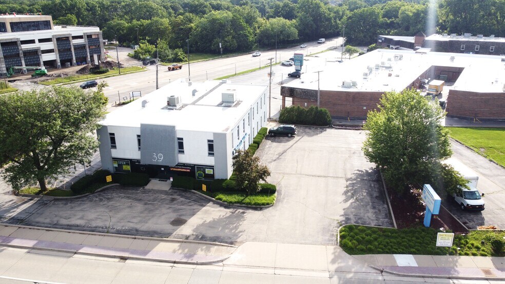 More Photos Of 39 S Milwaukee Ave, Wheeling Medical For Sale