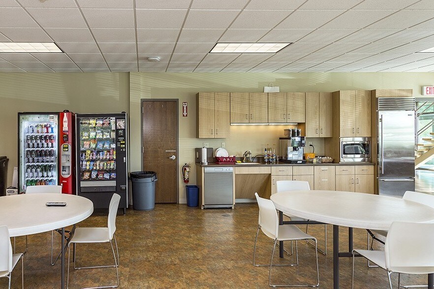 More Photos Of 12 Turnberry Ln, Newtown Office For Lease