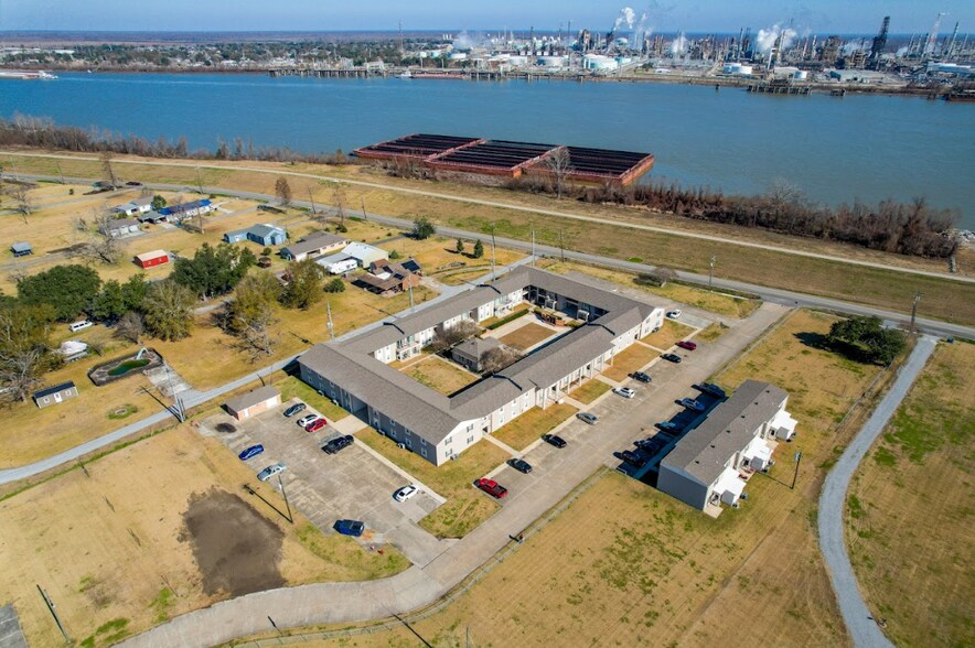 More Photos Of 15909 River Rd, Hahnville Apartments For Sale