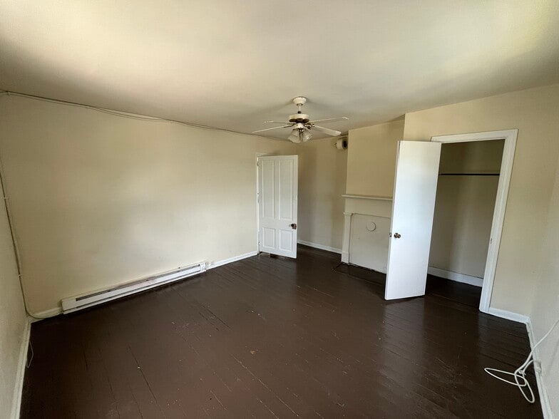More Photos Of 927 Farmer St, Petersburg Apartments For Sale