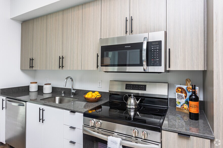 More Photos Of 206 5th Ave S, Seattle Apartments For Lease