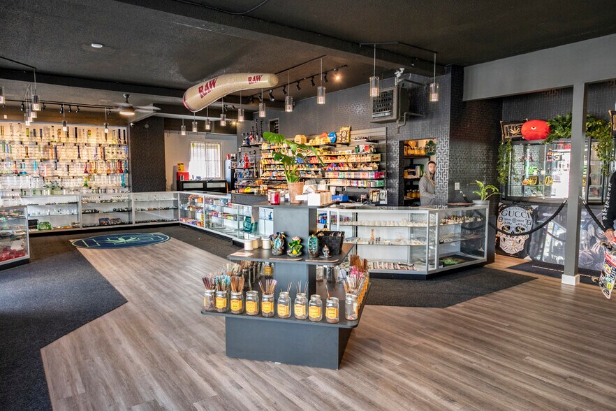 More Photos Of 1501 17th Ave SW, Calgary Storefront Retail Office For Lease