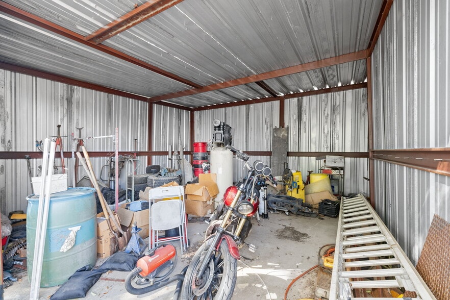 More Photos Of 2214 N Frazier St, Conroe Auto Repair For Sale