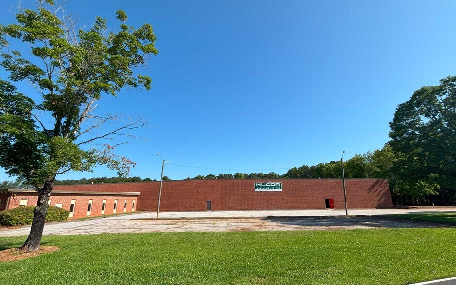 More Photos Of 200 Cherry Hill Rd, Monroe Warehouse For Lease