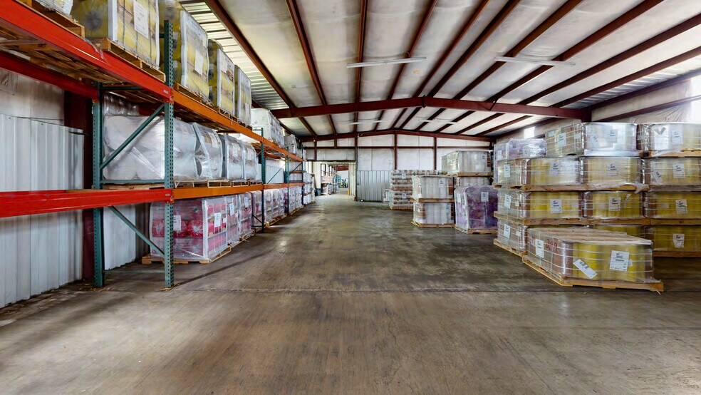 More Photos Of 153 W County Line Rd, Springdale Warehouse For Lease