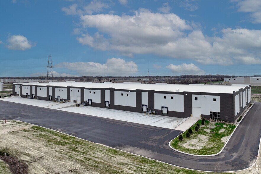 More Photos Of 9724 E 151st St, Noblesville Warehouse For Lease