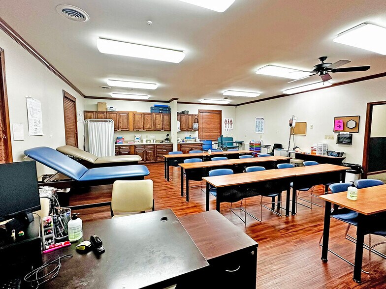 More Photos Of 41 Old Pond Rd, London Medical For Sale