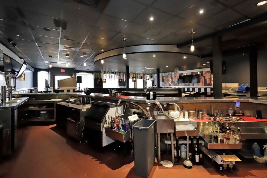 More Photos Of 1606-1610 Acushnet Ave, New Bedford Restaurant For Sale