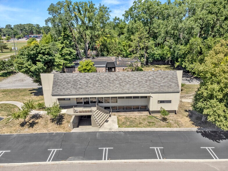 More Photos Of 24724 Lahser Rd, Southfield Office For Sale