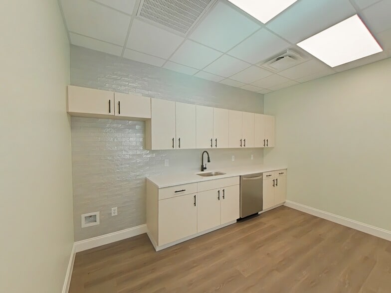 More Photos Of 366 W Sunset Rd, San Antonio Office For Lease