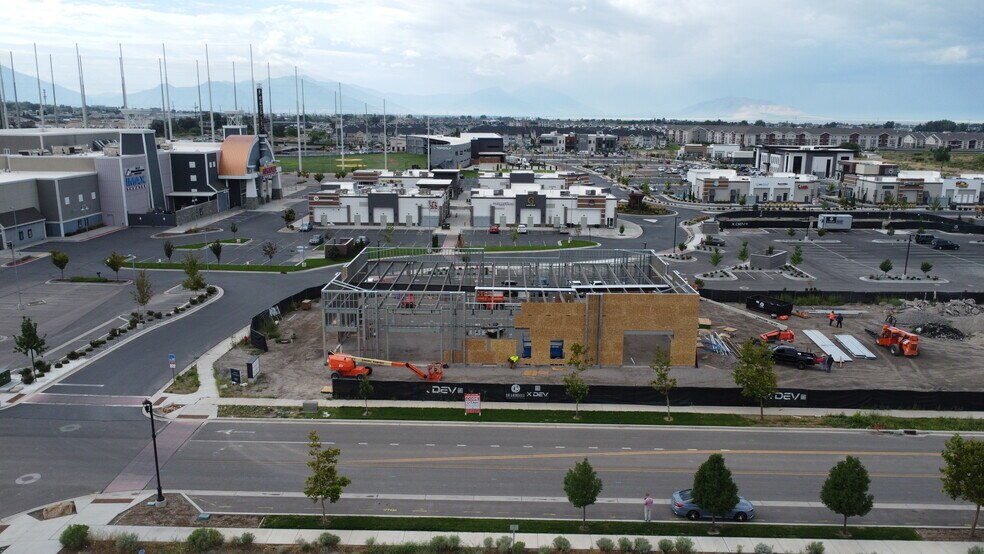 More Photos Of 634 N Mill Road, Vineyard Storefront Retail Office For Lease