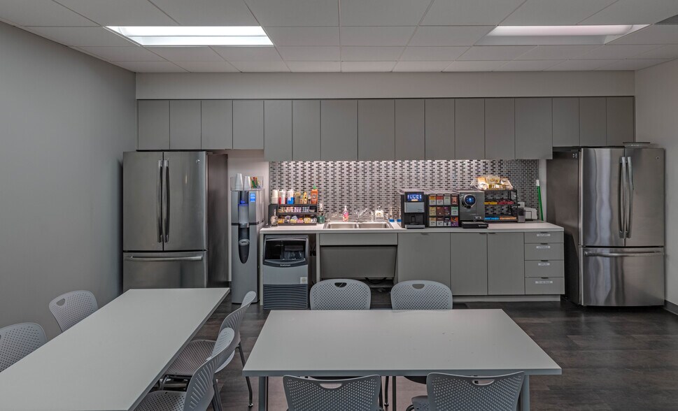 More Photos Of 13131 Dairy Ashford Rd, Sugar Land Office For Sale