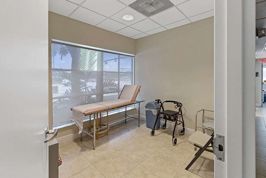 More Photos Of 100 E Commercial Blvd, Fort Lauderdale Storefront Retail Office For Lease