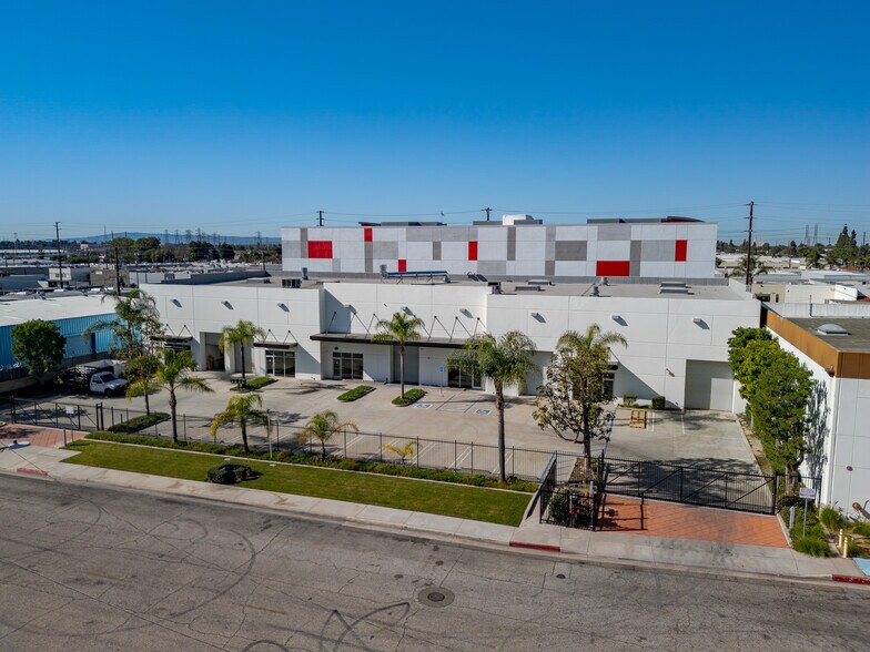 More Photos Of 15939 Illinois Ave, Paramount Distribution For Sale
