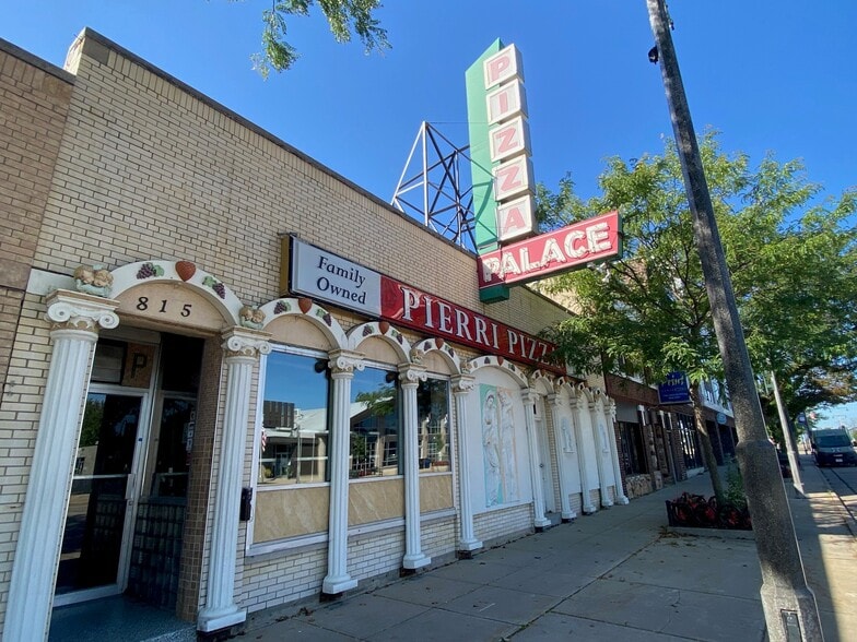 Primary Photo Of 815 W College Ave, Appleton Restaurant For Lease