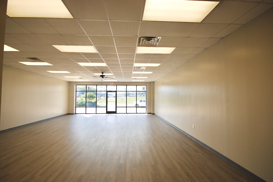 More Photos Of 1932 Highway 45 Byp, Jackson Storefront For Lease