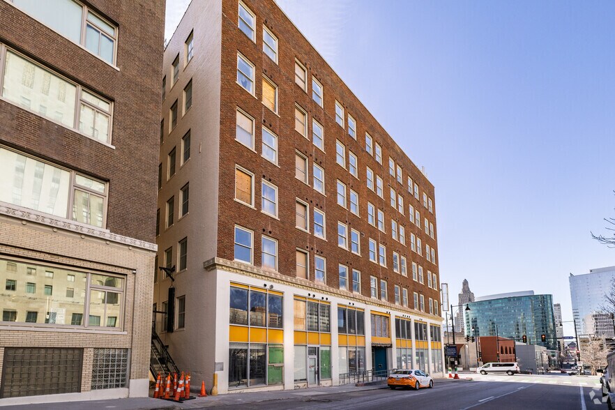 Primary Photo Of 1301 Oak St, Kansas City Hotel For Lease