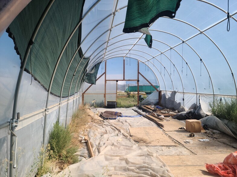 More Photos Of 713 Mayor Patricia Reigal Blvd, Moffat Industrial For Sale