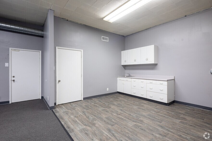 More Photos Of 1601 N Gower St, Los Angeles Office For Sale