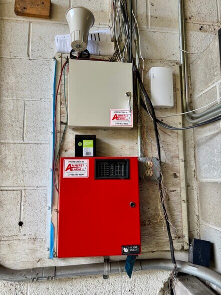 More Photos Of 290 Auburn ave, Buffalo Distribution For Sale