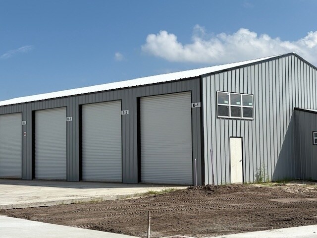 More Photos Of 790 U.S. Rte 1, Oak Hill Light Distribution For Lease