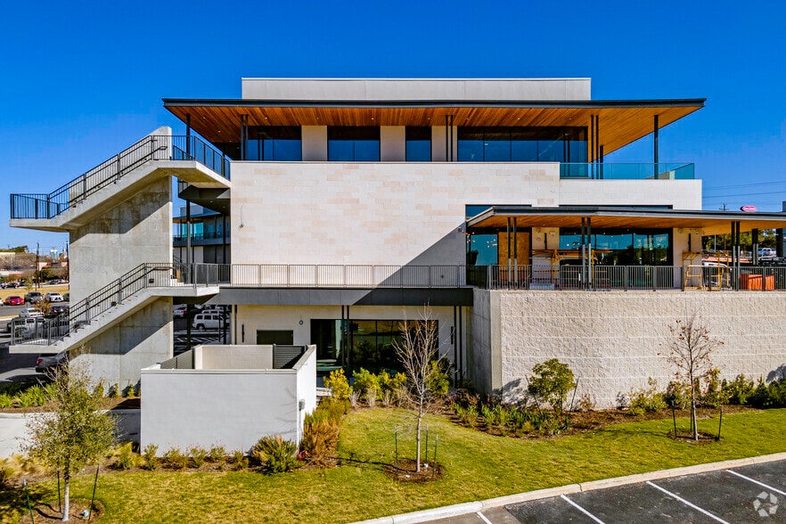 More Photos Of 8435 Wurzbach Rd, San Antonio Medical For Lease