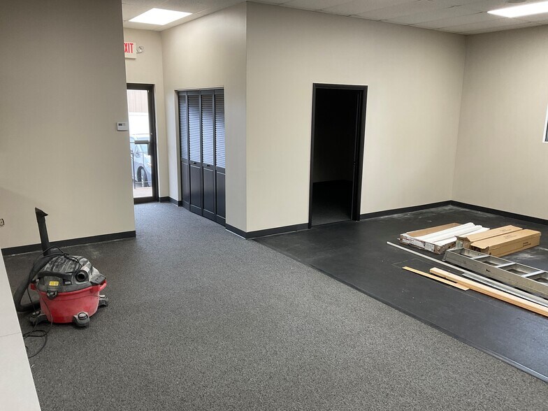 More Photos Of 1650 45th St, Munster Office For Sale