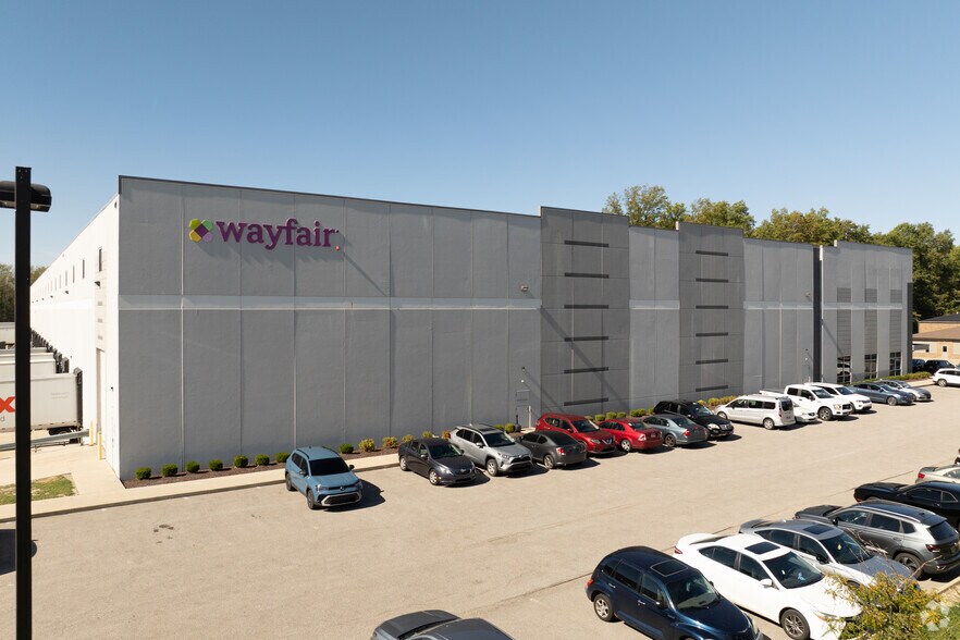 More Photos Of 14450-14580 Foltz Pky, Strongsville Warehouse For Lease