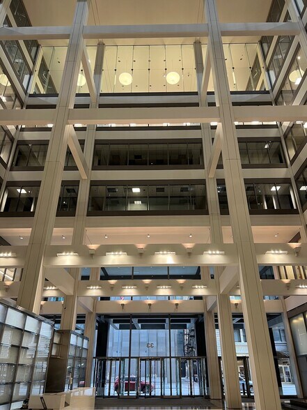More Photos Of 33 W Monroe St, Chicago Office For Lease