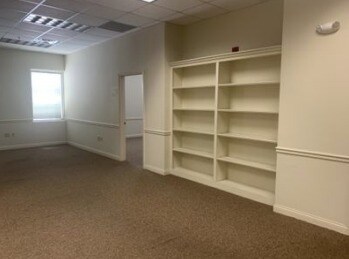 More Photos Of 653 Chamberlin Ave, Frankfort Office For Sale