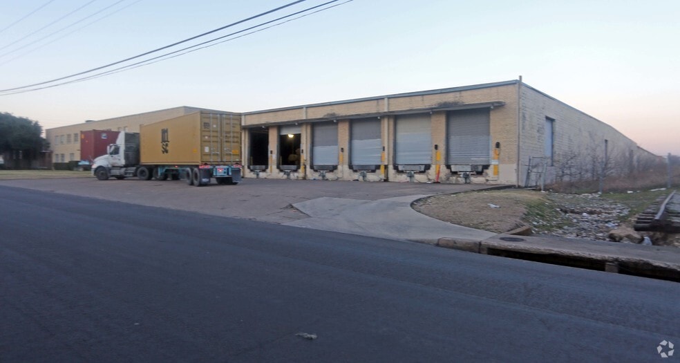 Primary Photo Of 2743 Pierce St, Dallas Manufacturing For Sale