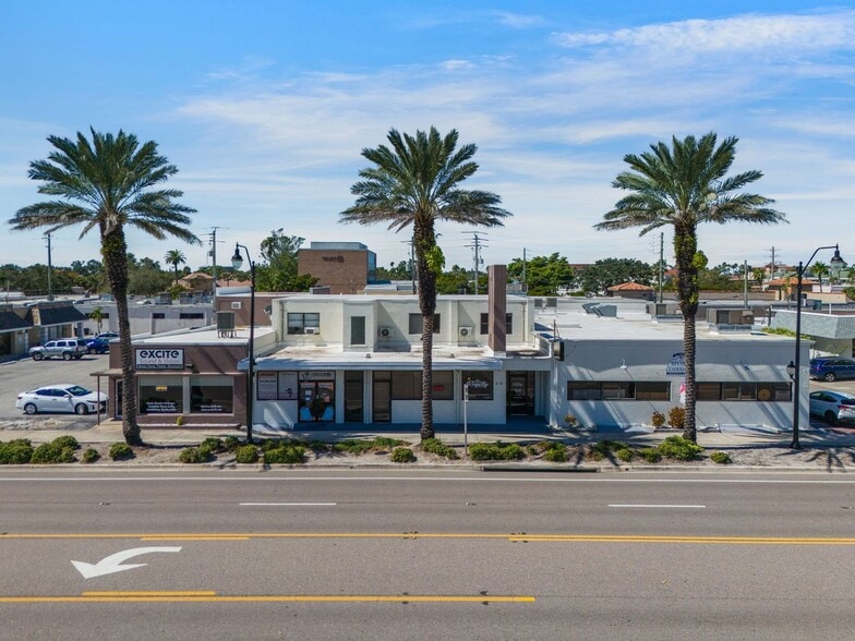 Primary Photo Of 212 Tamiami Trl S, Venice Restaurant For Sale