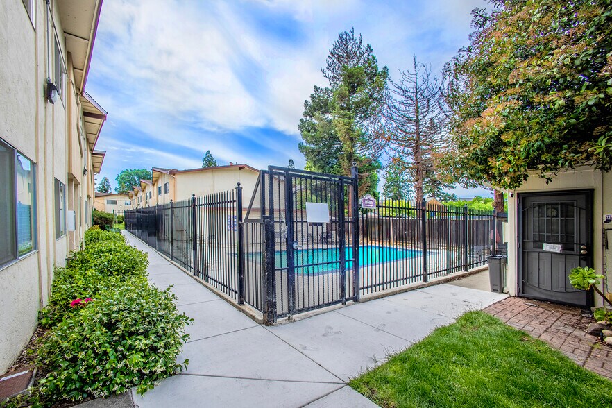 More Photos Of 3066 Willow Pass Rd, Concord Apartments For Sale