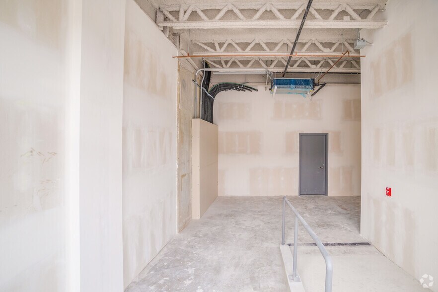 More Photos Of 3333 Bridgeway St, Vancouver Light Distribution For Lease