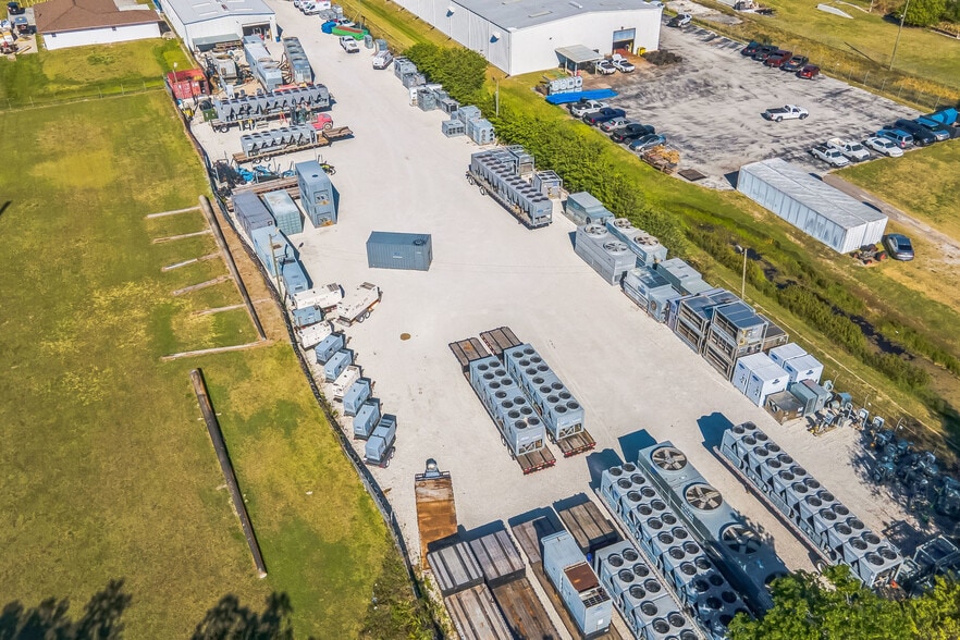 More Photos Of 2710 S Combee Rd, Lakeland Warehouse For Lease