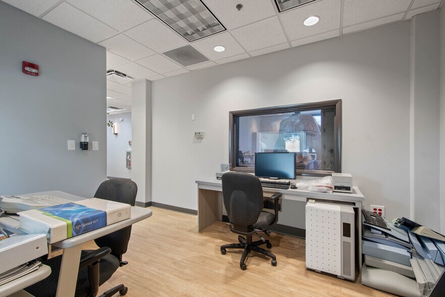 More Photos Of 9582 W Colonial Dr, Ocoee Medical For Lease